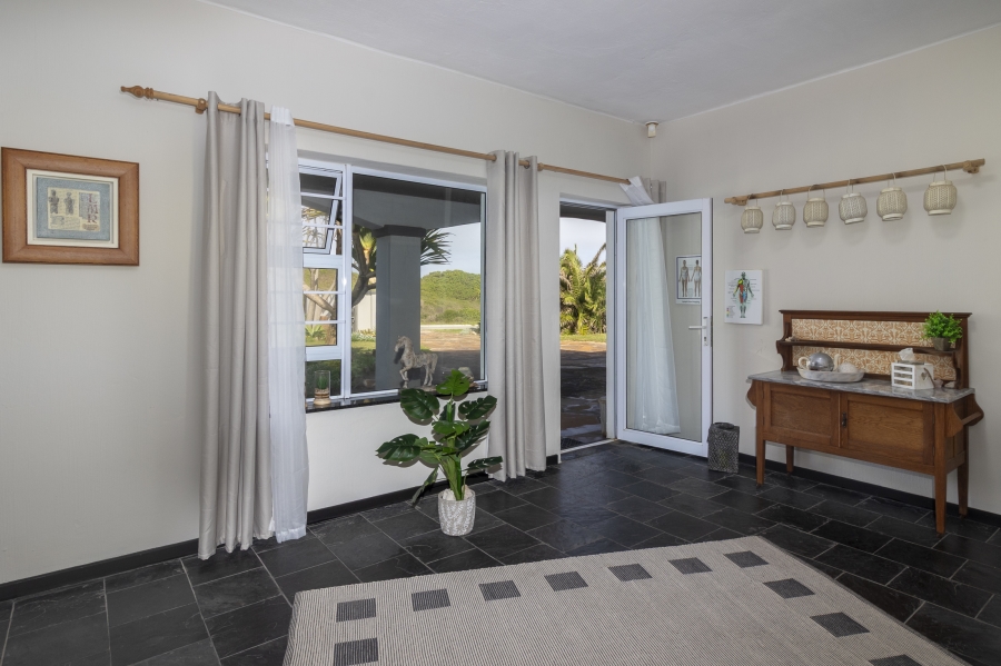 5 Bedroom Property for Sale in West Beach Eastern Cape